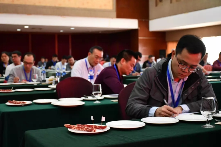 廣式臘味鑒評競賽閉幕！榮業(yè)臘味第四代傳承人葉浩波榮獲省級稱號