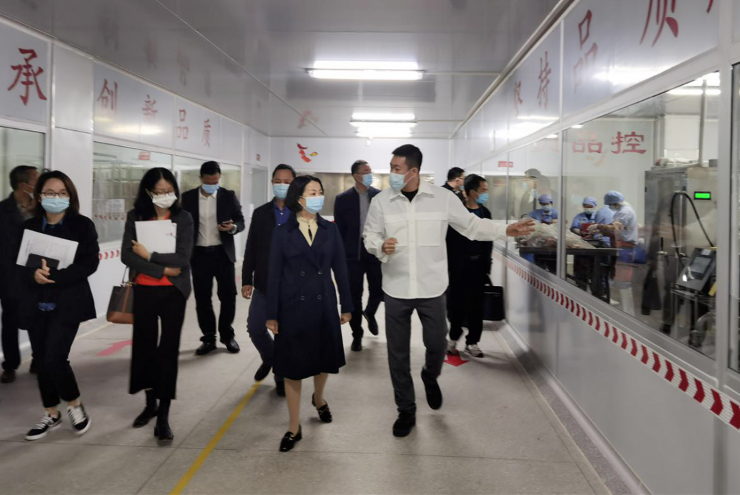 副市長劉云梅調(diào)研黃圃鎮(zhèn)臘味產(chǎn)業(yè)園，期間走訪榮業(yè)食品