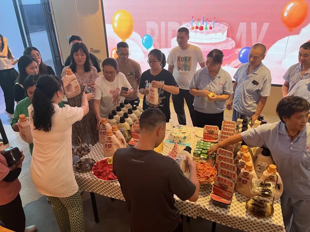 見(jiàn)證幸福 共度美好 | 榮業(yè)開(kāi)展職工集體生日會(huì)